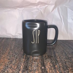 Sip Rae Dunn mug!